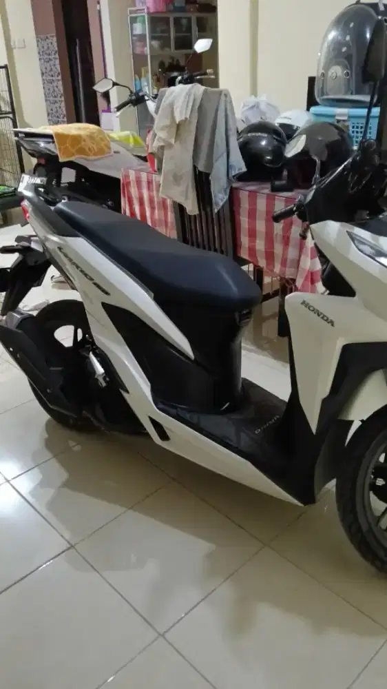 Honda Vario 150 putih