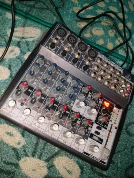 Mixer behringer 1202fx