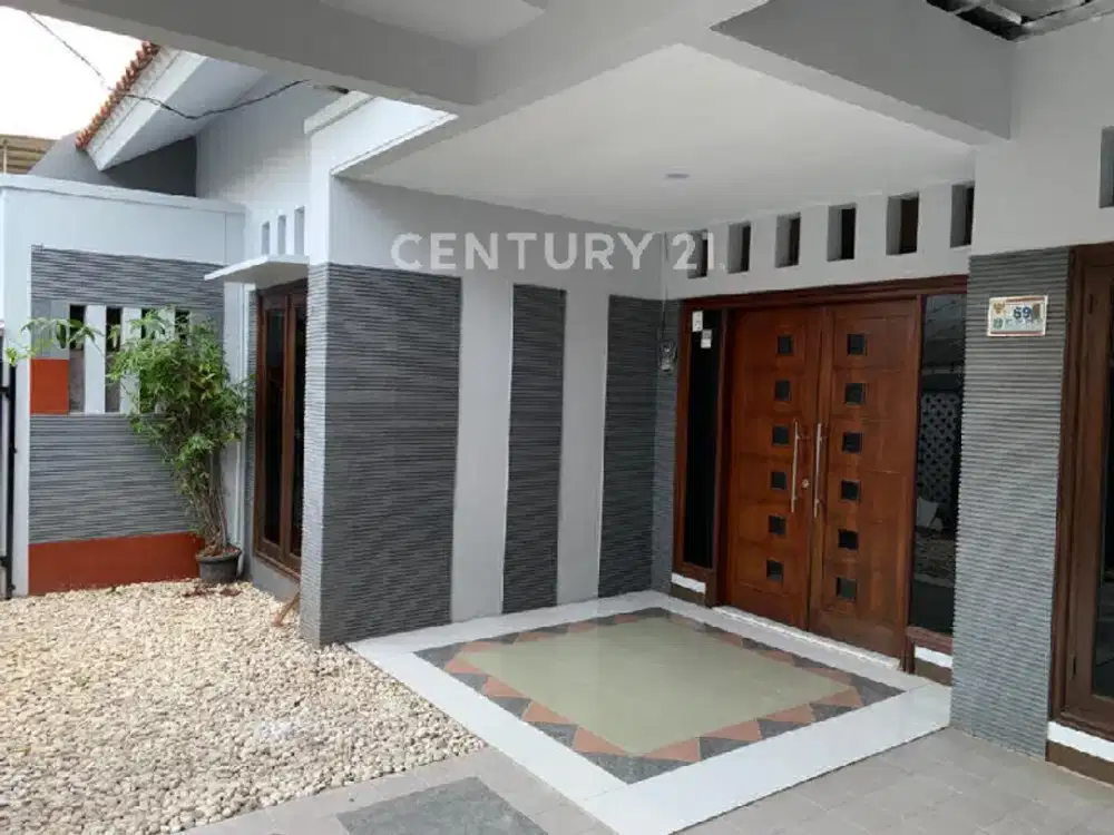 RUMAH CANTIK STRATEGIS DI UTAN KAYU DEKAT HALTE TRANSJAKARTA