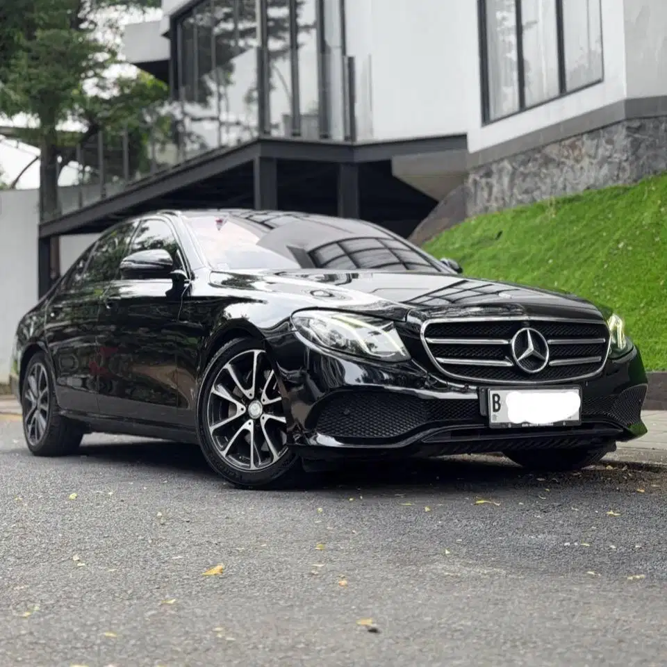 (CASH) Mercedes Benz E300 W213 2017