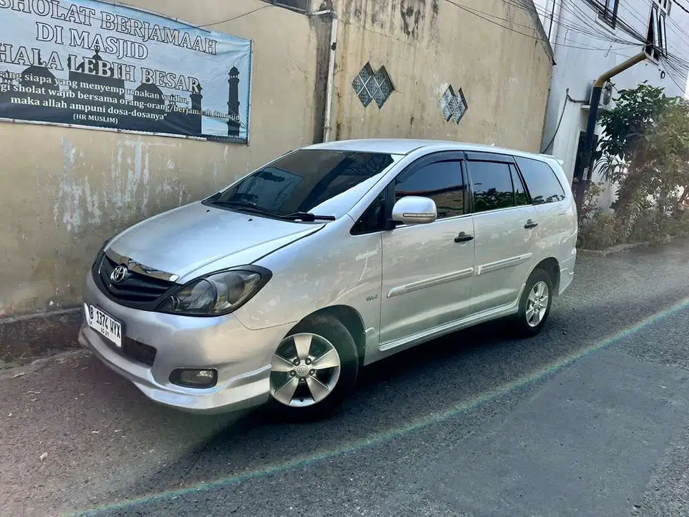 Toyota Kijang Innova 2011 Bensin