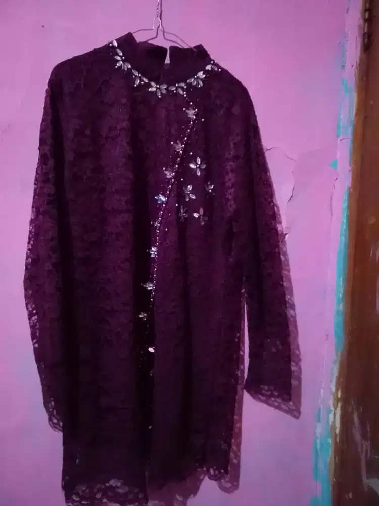 One set kebaya Janggan merah burgundy ukuran (L)