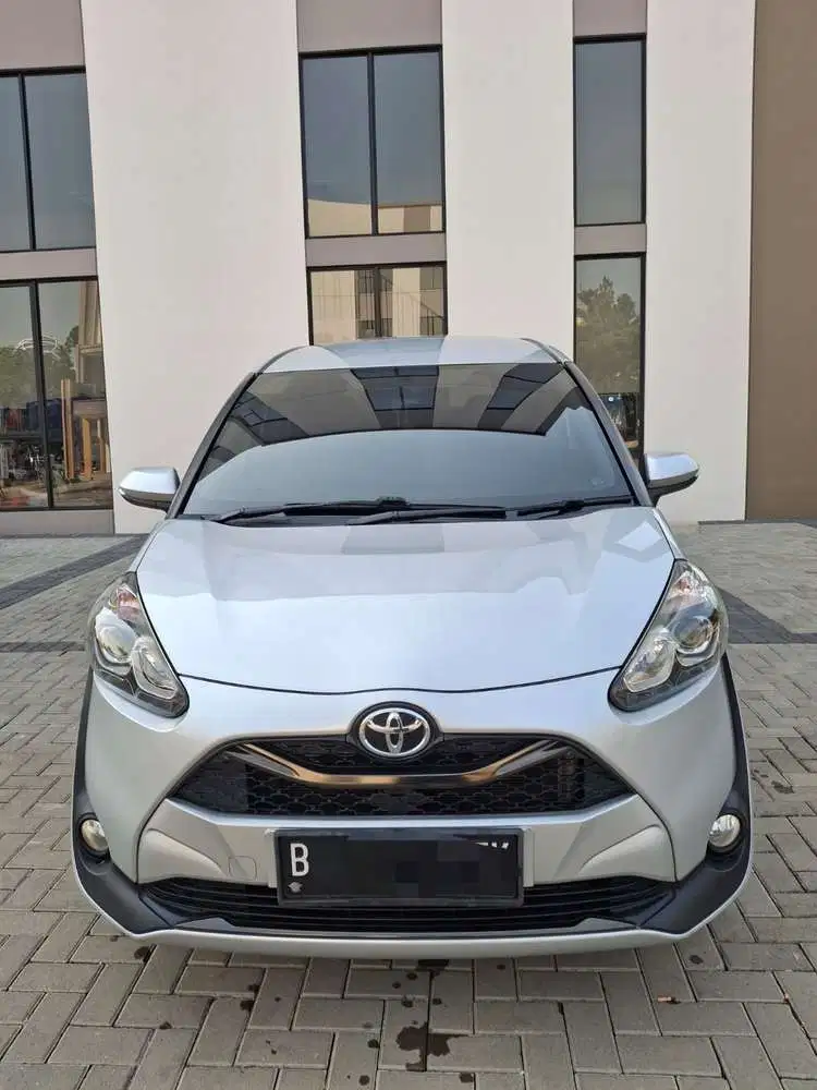 Toyota Sienta V 2021 Silver - Siap Pakai Terawat