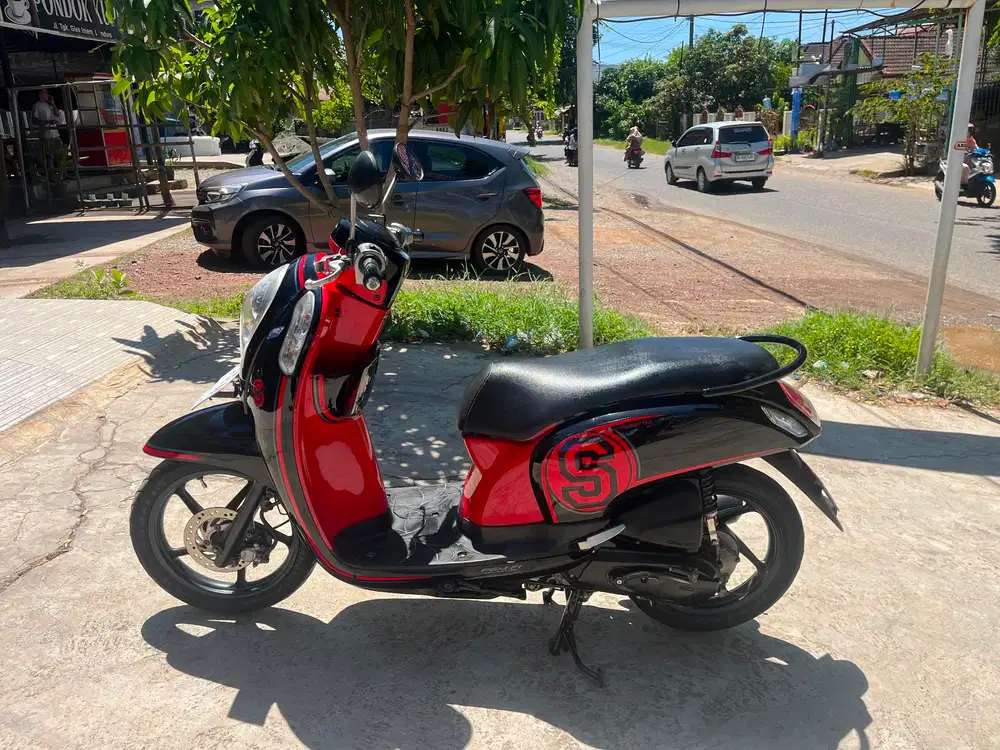 Dijual honda scoopy tahun 2014