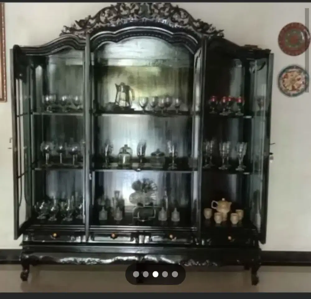 Lemari Pajangan Kayu Jati Lawasan