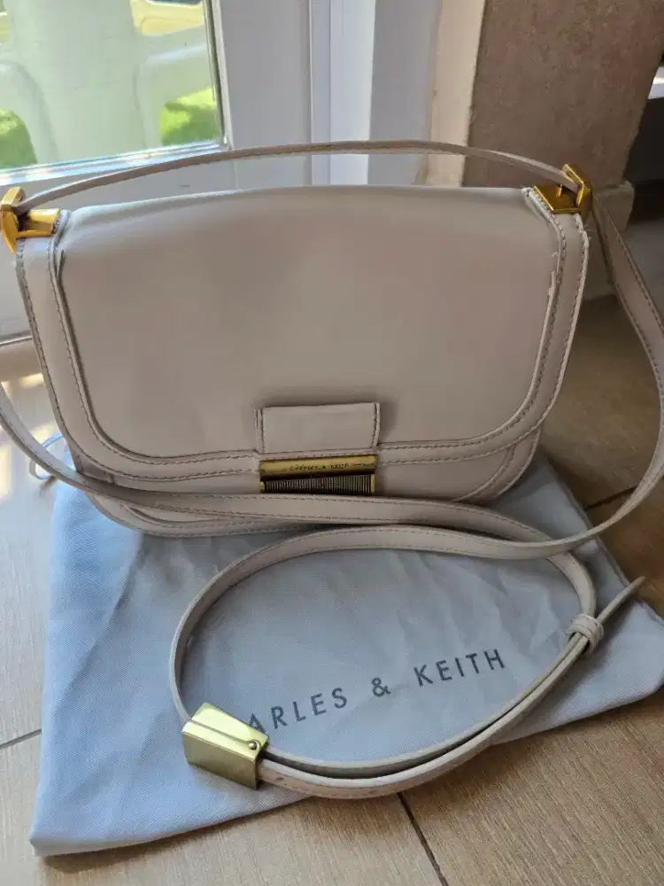 TAS PRELOVED CHARLES & KEITH charlot bag original