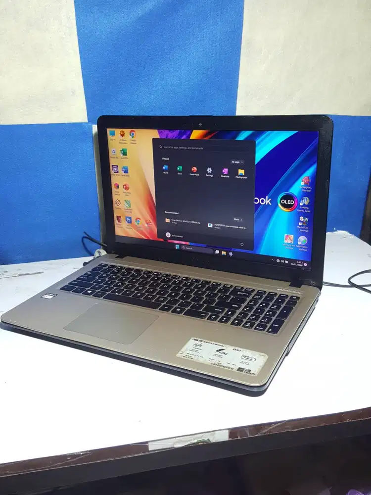 Leptop Asus 15 in layar wide lega streaming