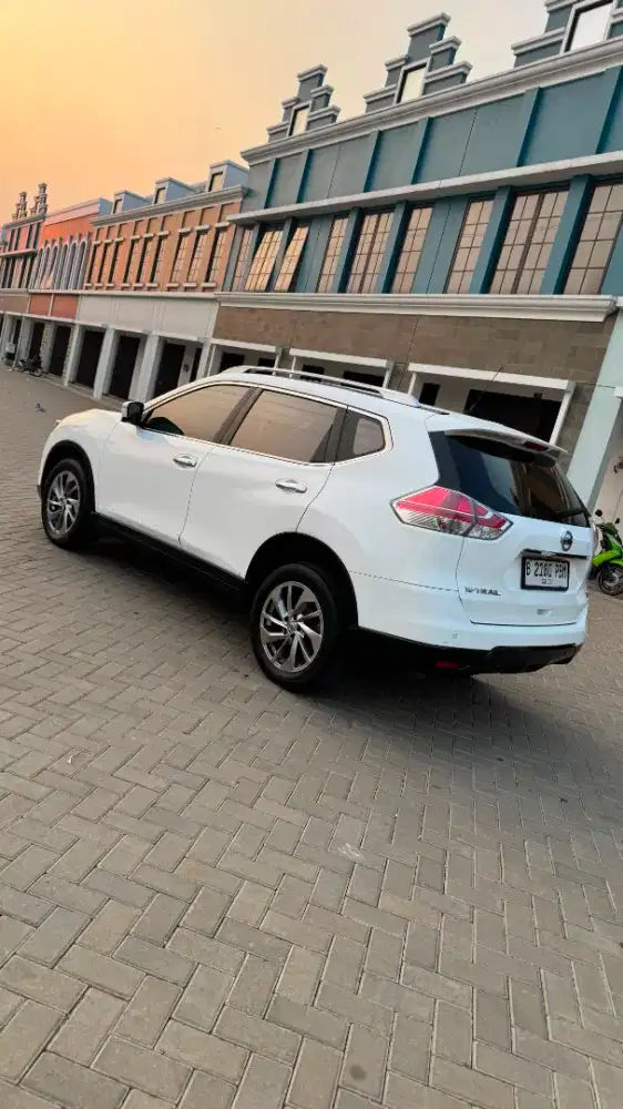 Xtrail 2.5 at 2015 putih