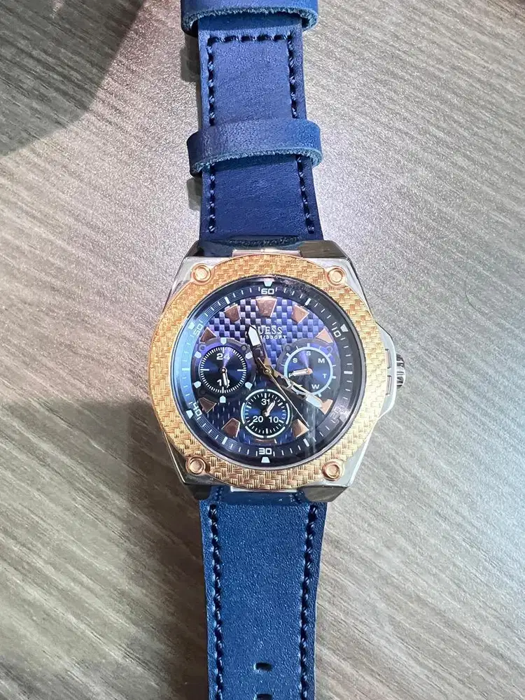 Jam tangan guees masih baru