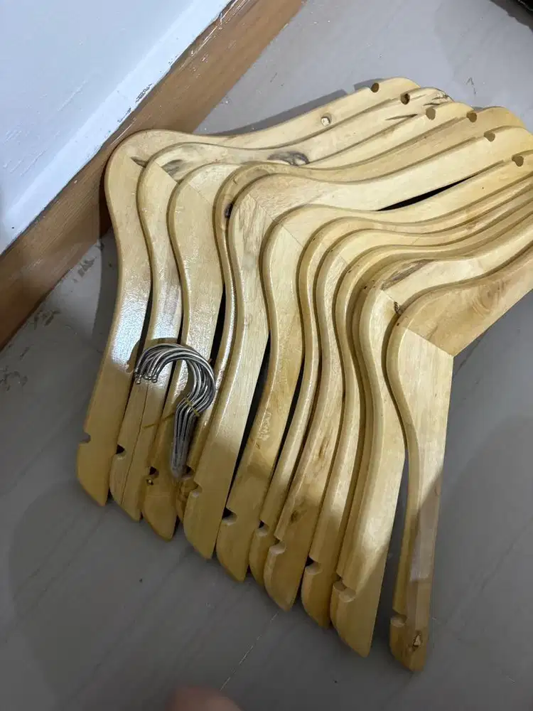 HANGER KAYUU BARU YA