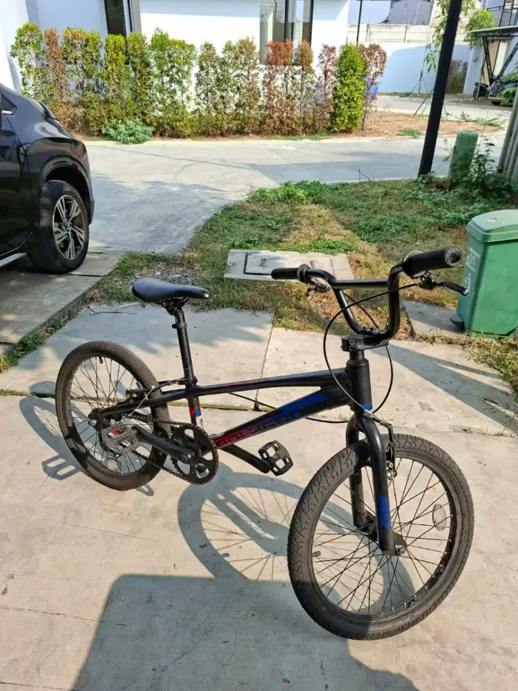 Sepeda bmx polygon rouge