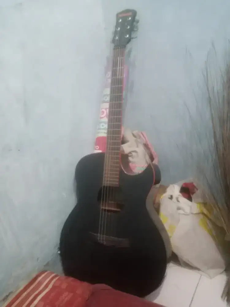Gitar akustik kopong
