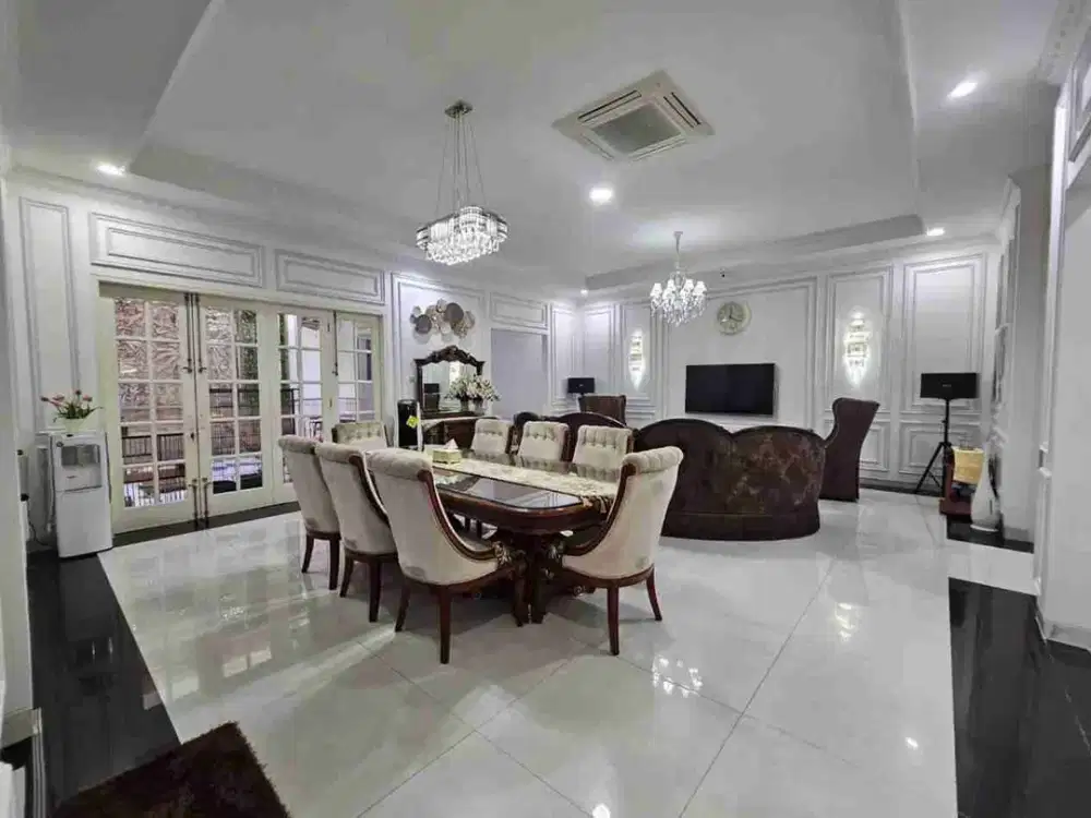 Dijual Rumah Mewah 3 Lantai di Boulevard Citra Gran, Cibubur