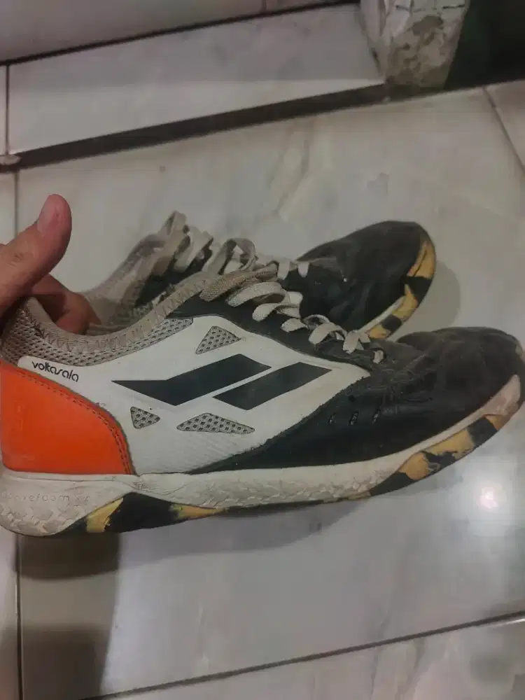 Sepatu Futsal Mills Voltasala Pro Leon Lea