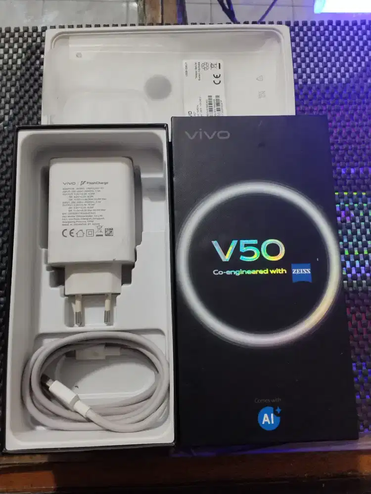 Vivo V50 5G Ram 12/256GB.