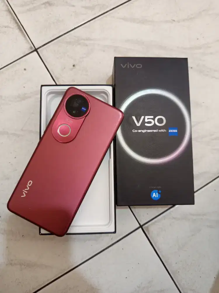 Vivo V50 5G Ram 12/256GB.