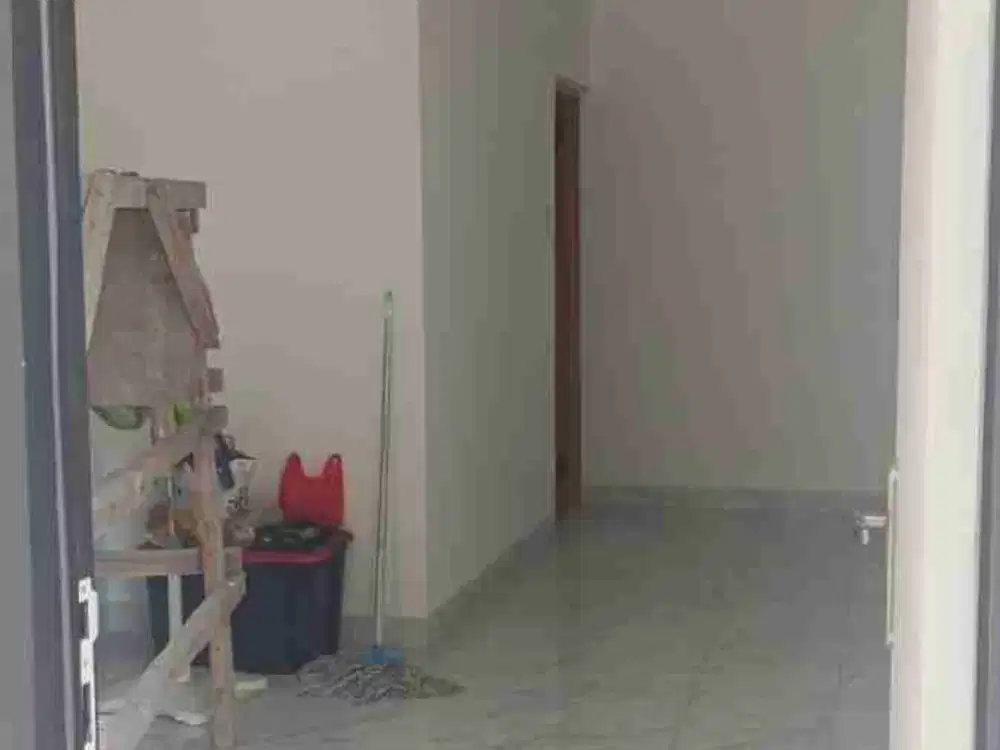 Disewakan rumah di di cluster pluto luas tanah 50 meter lebar tanah 5,5 meter kt 2 km 1 sudah closed duduk harga rumah disewakan di cluster pluto 35 jt dekat dengan mall summarecon bekasi dan stasiun bekasi untuk mau menjemur baju bisa di lantai 2