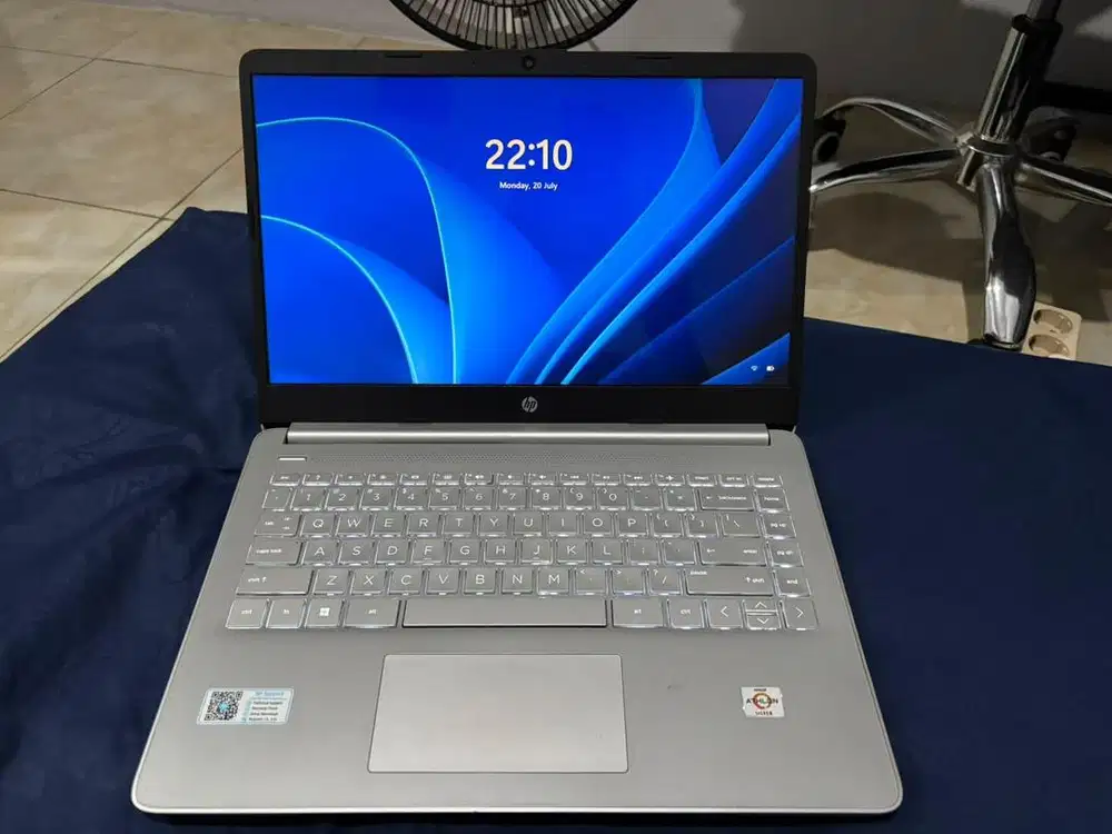 Hp14s amd athlon 3050u 8/256gb