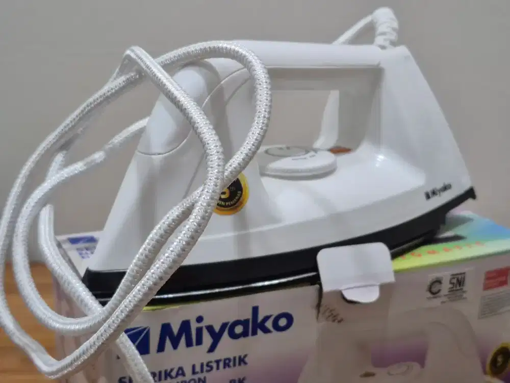 Setrika Miyako EI-1800M BK