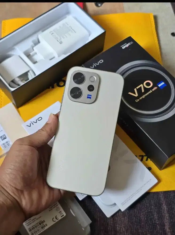 Vivo V70 5G Ram 12+12/256 fullset mulus istimewa garansi panjang