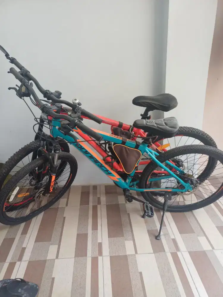 2 sepeda gunung (MTB) Polygon Monarch 5