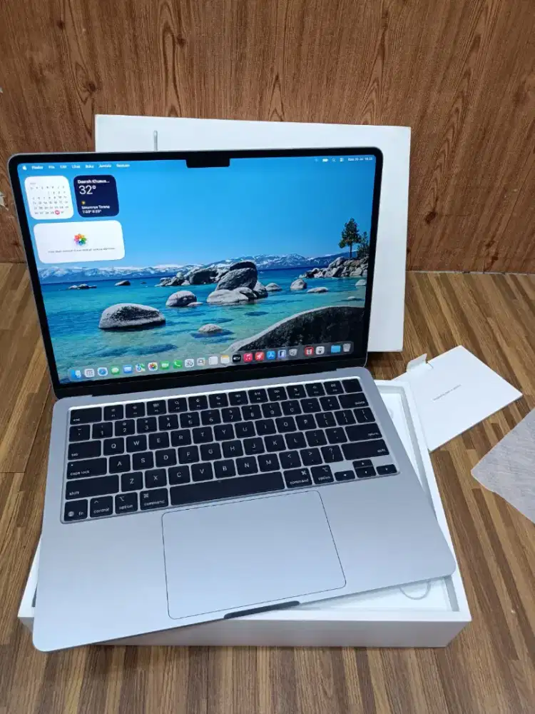 Macbook Air M4 13inch 16/256 iBox Like New