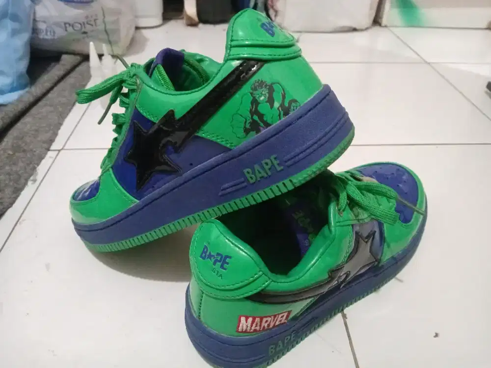 SEPATU Marvel comics × BAPE STA Low HULK