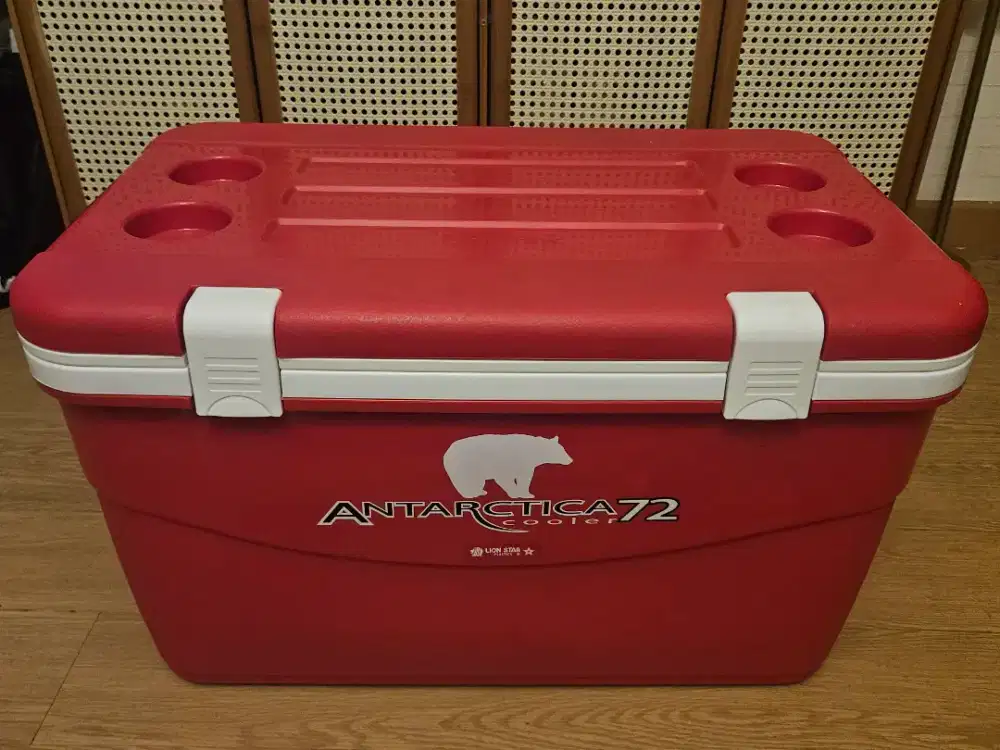 Ice cooler box 72L Lion Star like new