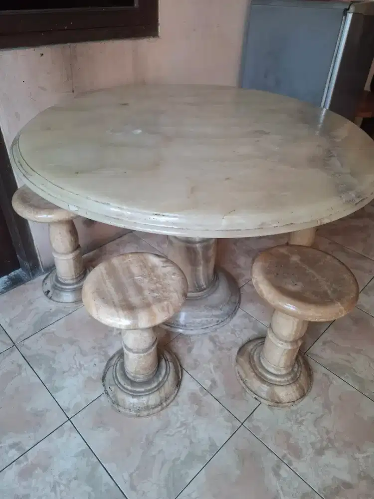 Meja Makan Marmer