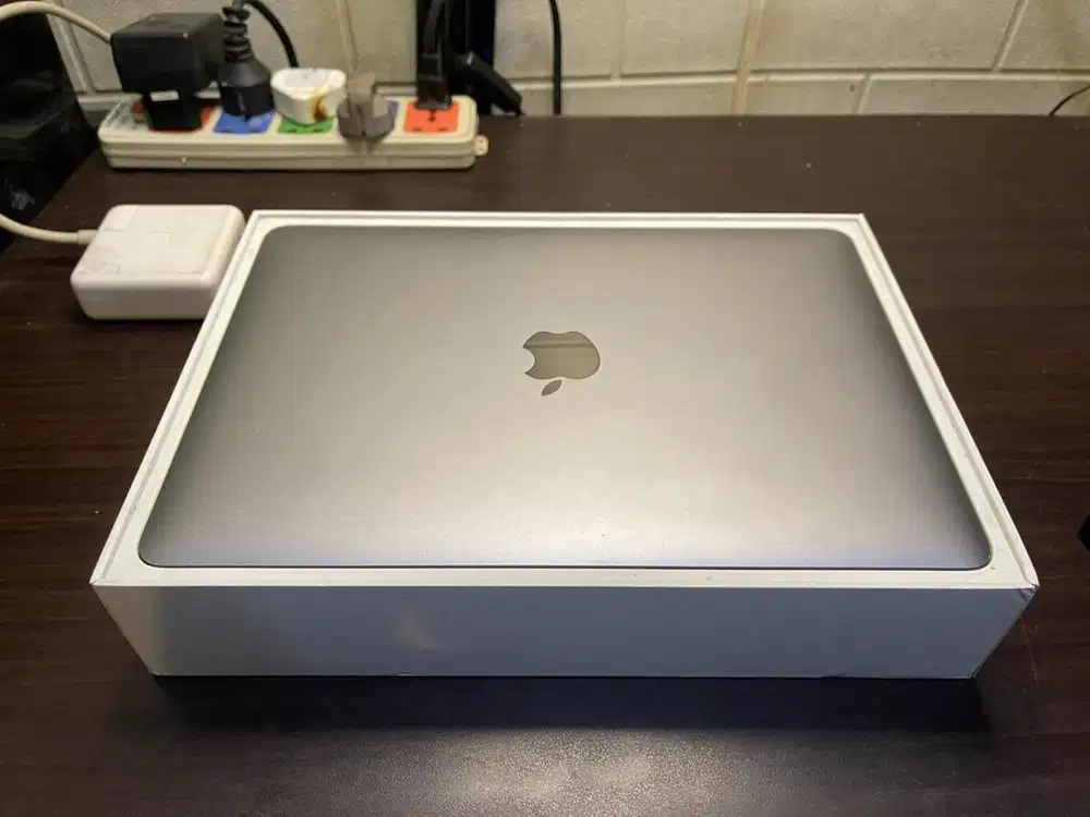 Macbook 12 Core M 8/256 early 2015