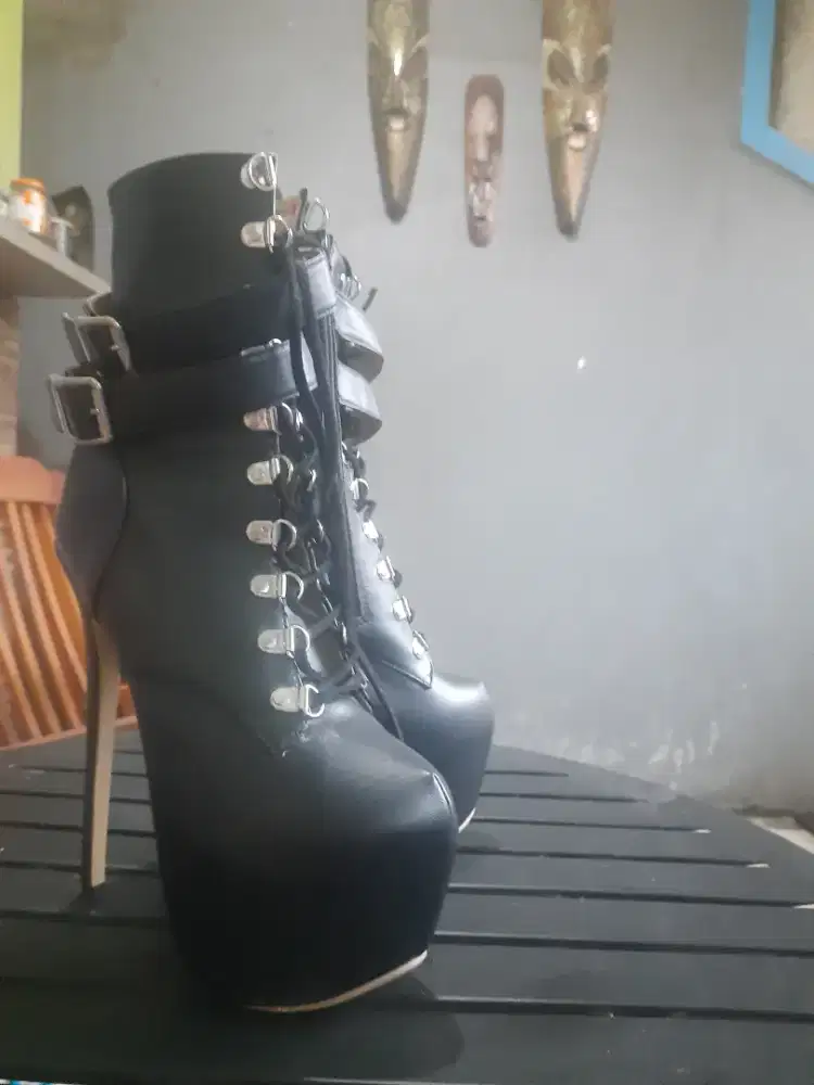 High heels tinggi
