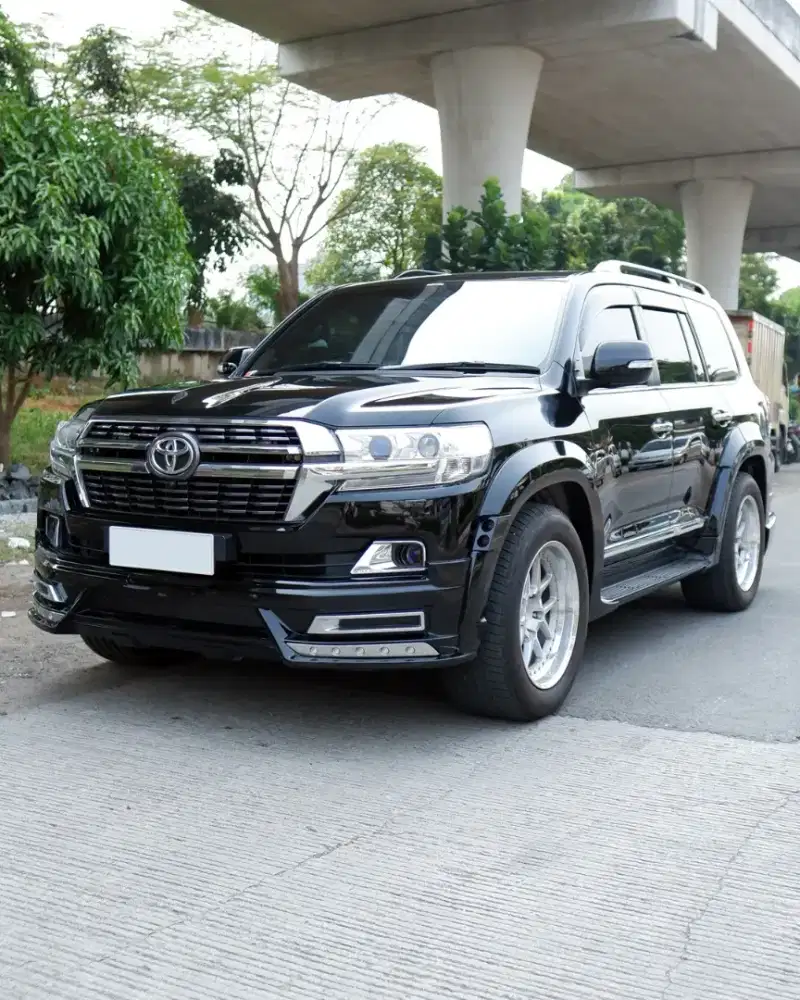 Toyota land cruiser vx 200 nik 2018 odo 44rb tangan pertama