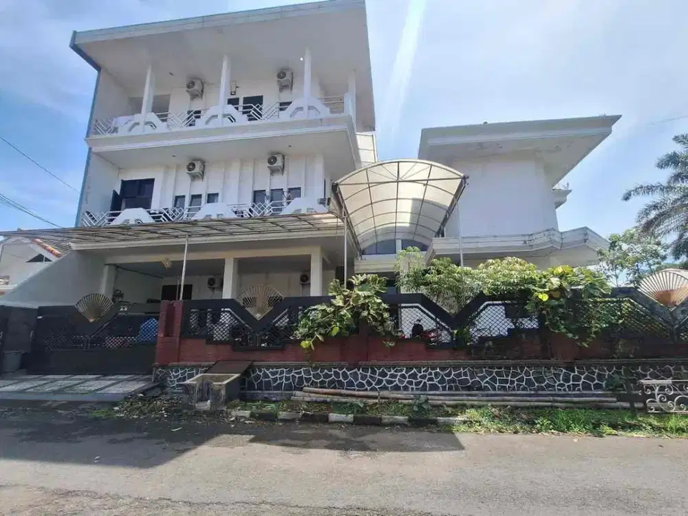 DIJUAL KOST PREMIUM 40 KAMAR DEPAN KAMPUS UMM TLOGOMAS – LT 550 m² | LB 900 m² | SHM | Rp 6 M NEGO