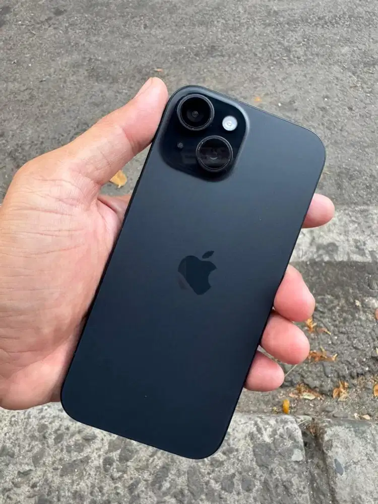 Dijual iphone 15 128gb Masih Garansi Ibox November 2026
