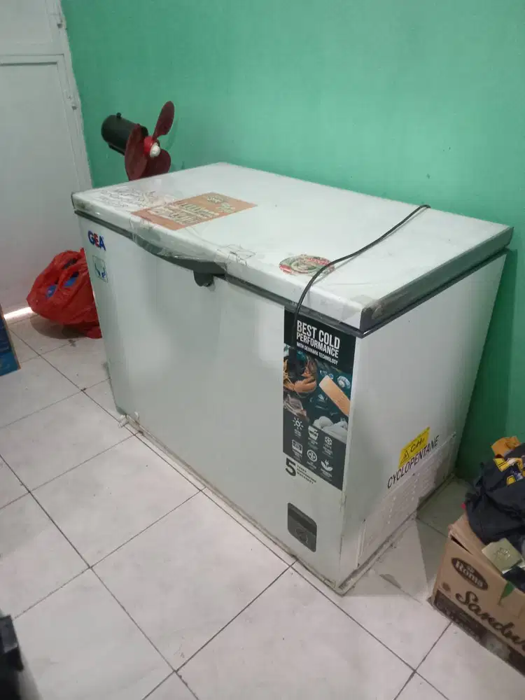 Dijual chest freezer GEA 318 liter