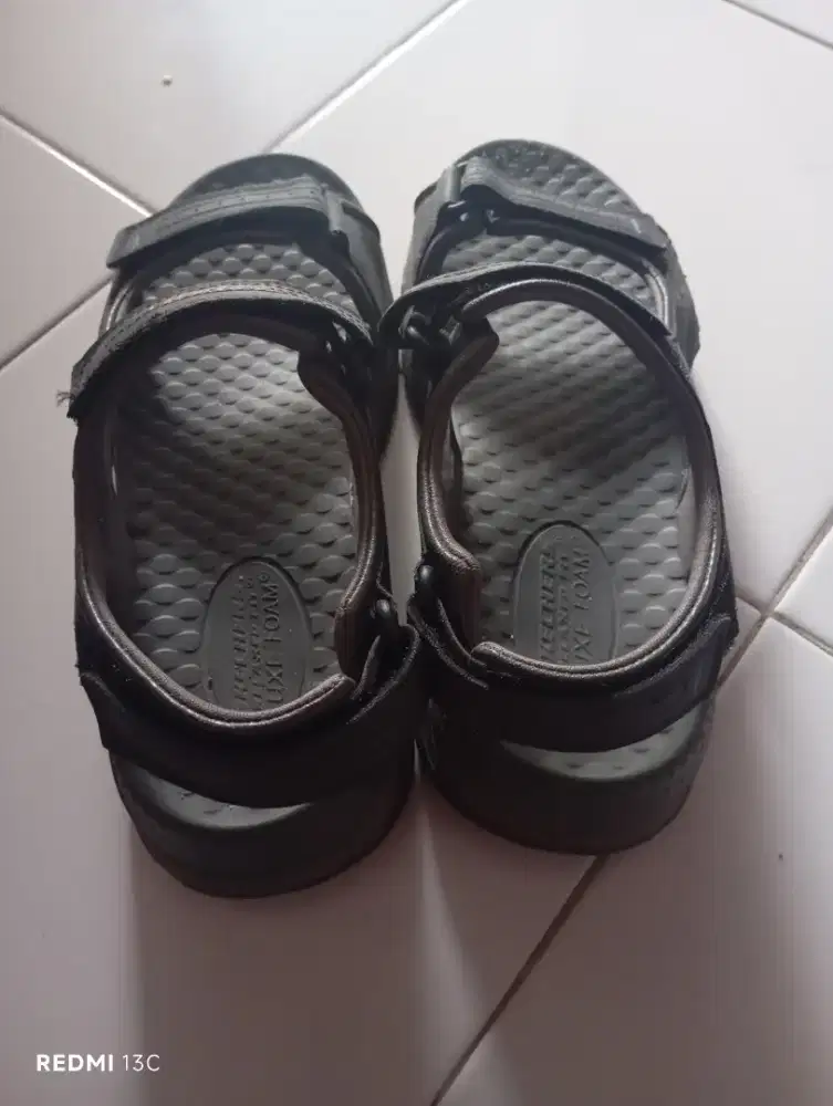Sandal Gunung Skechers