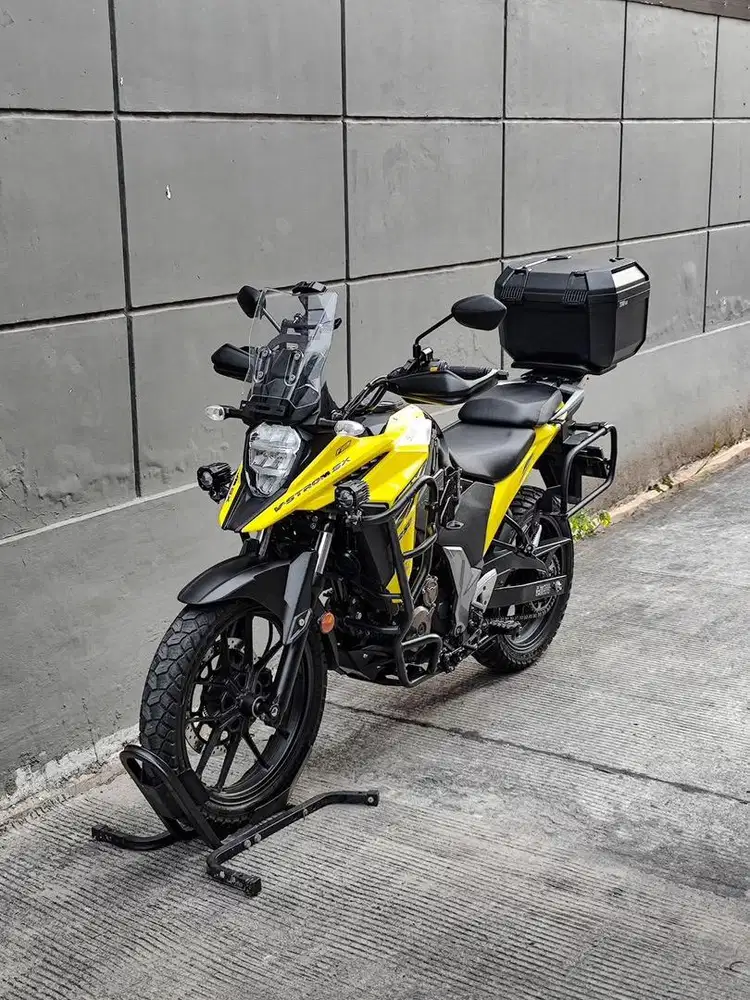 Suzuki VStrom 250 SX tahun 2023 Low Odo Mulus TT FP Like New Yellow