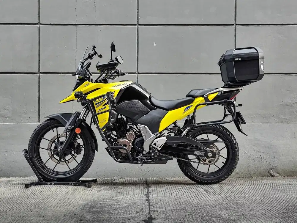 Suzuki VStrom 250 SX tahun 2023 Low Odo Mulus TT FP Like New Yellow