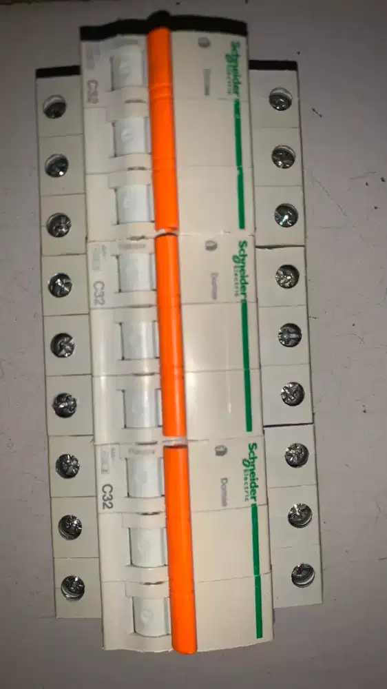 Mcb domae schneider 3phase 32a 3pcs