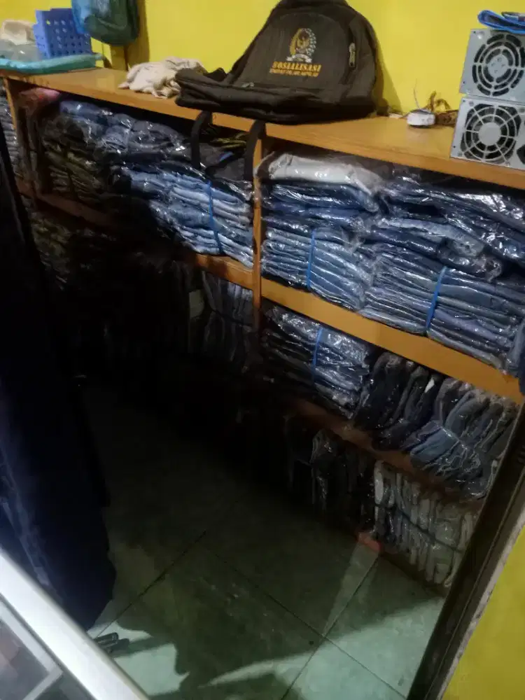 Diborongkan Celana Levis khusus wanita