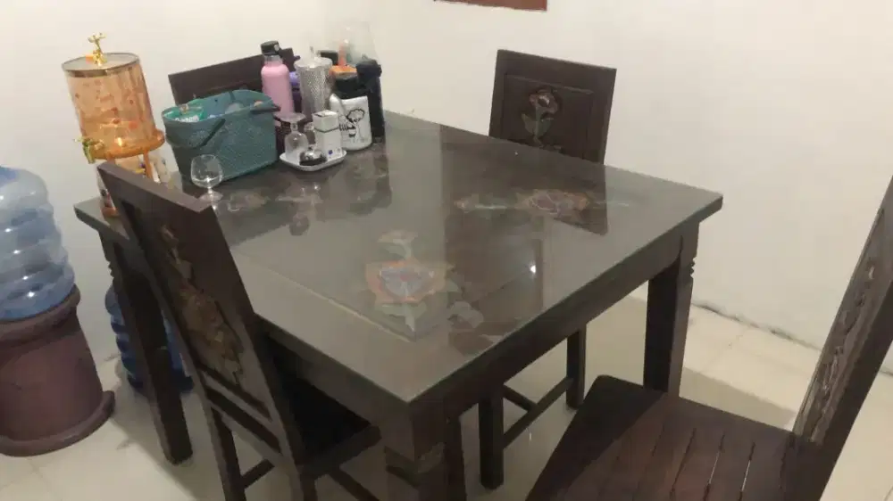 Meja makan kayu jati ukir