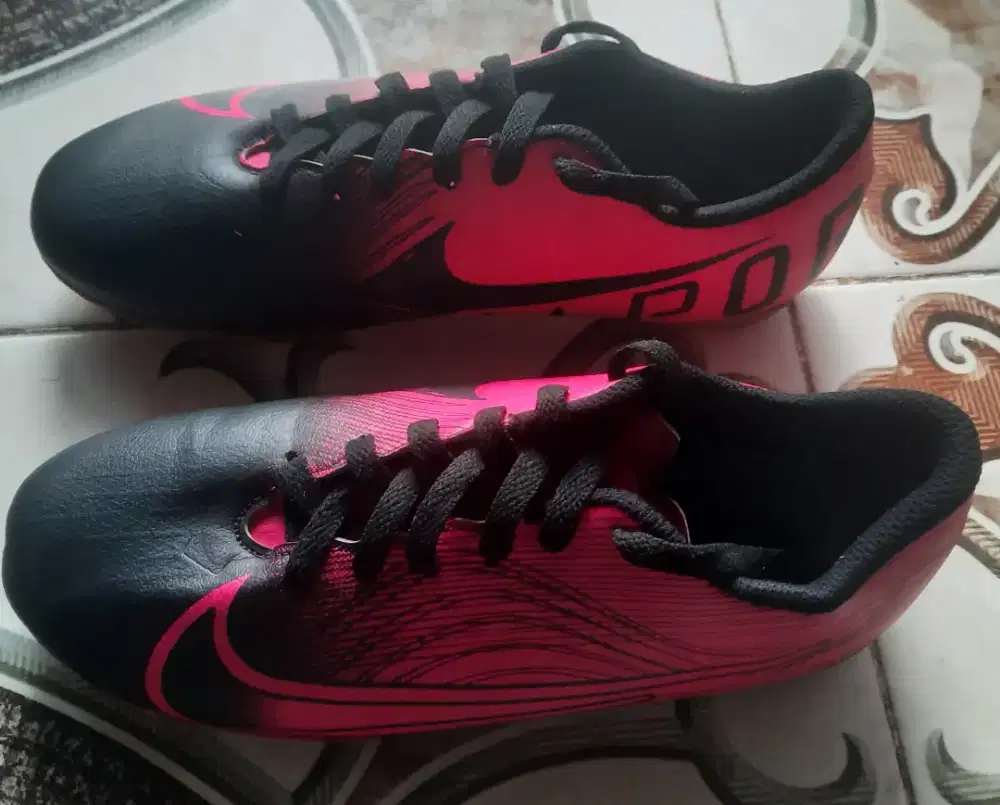 Sepatu Futsal Merk Nike Kondisi Masih Mulus Terawat