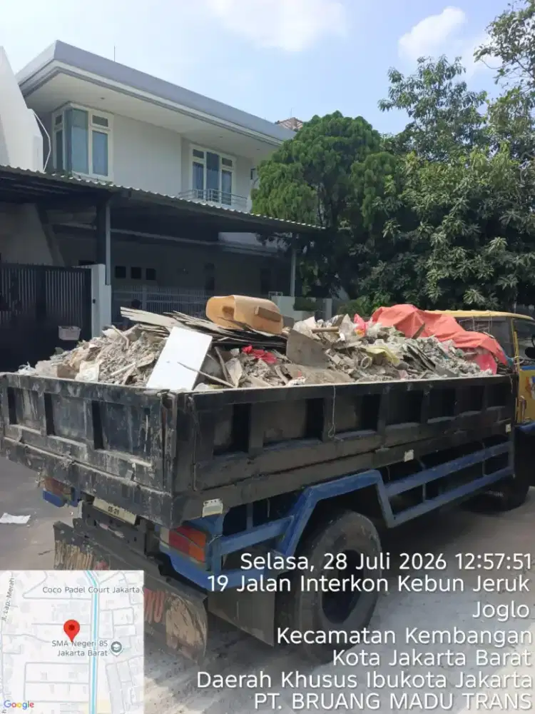 Buang puing bongkaran rumah