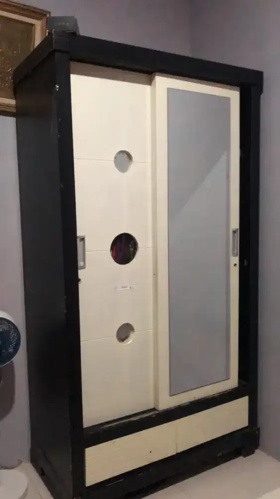 Lemari baju pintu geser,bahan kayu kokoh