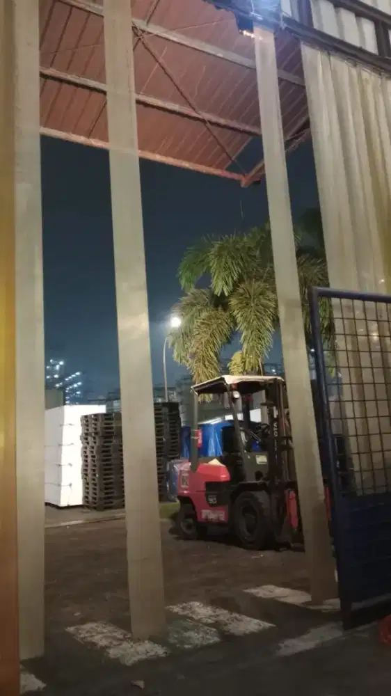Kepala Gudang Pabrik. Urgent.