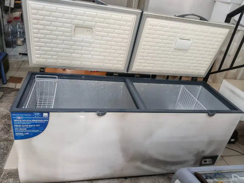 Chest freezer GEA 750 liter