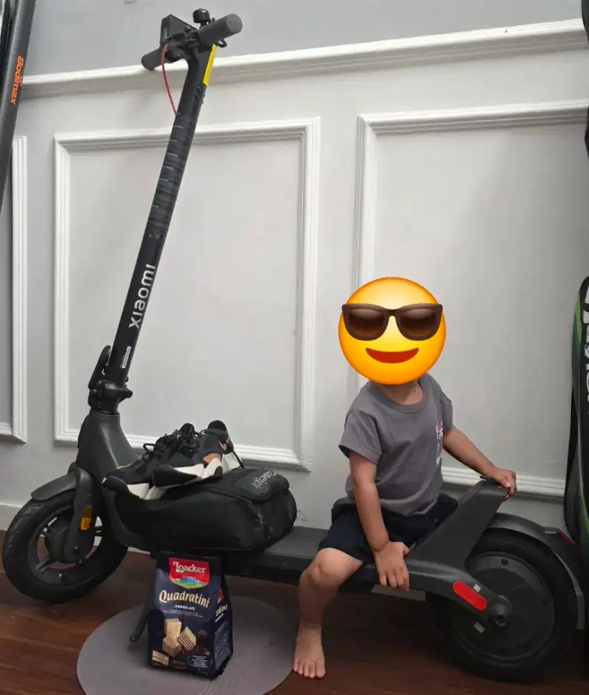 Skuter Xiaomi Hitam Electric