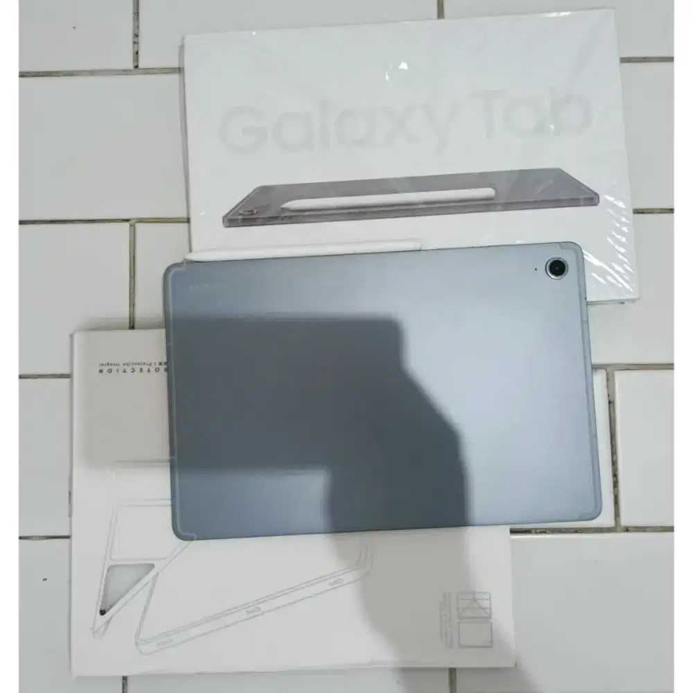 Samsung Tab S10 Fe 5G 8/128 Baru 2 Bulan with Keyboard ORI. Like New