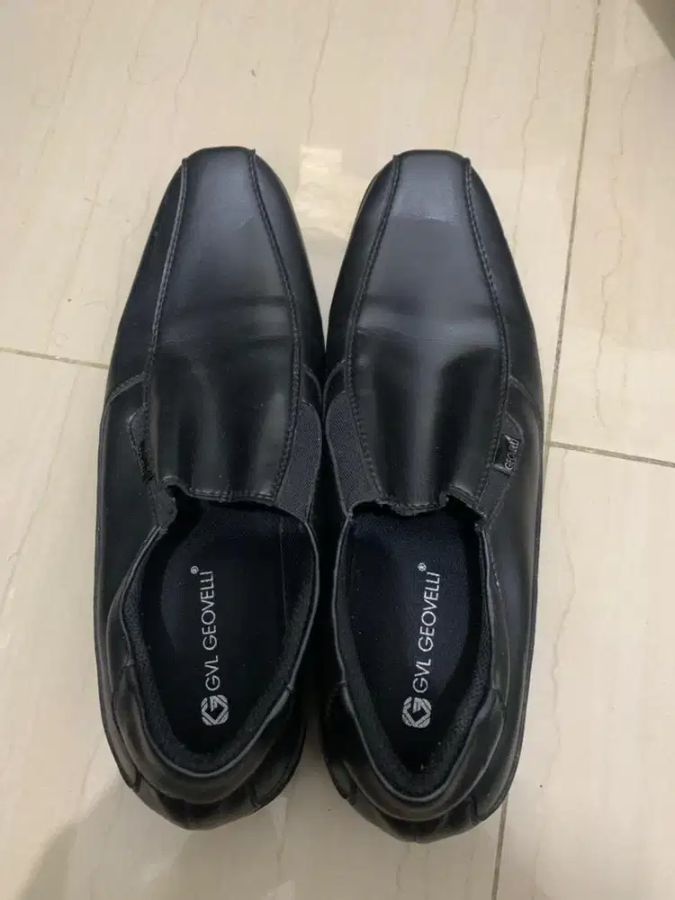 Sepatu hitam formal ukuran 39 40 41