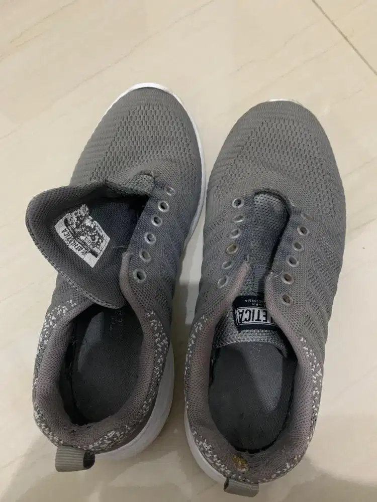 Sepatu bekas ukuran 39
